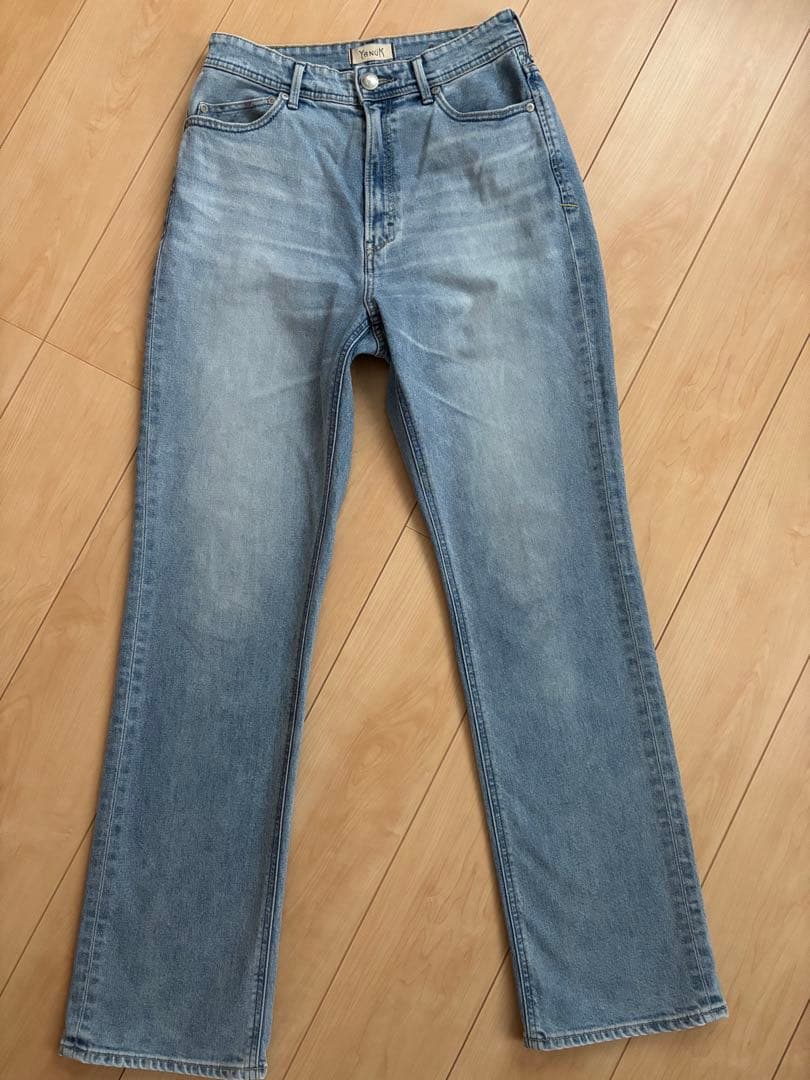 YANUK Louiseストレートデニムパンツの丈の長い商品です27インチ