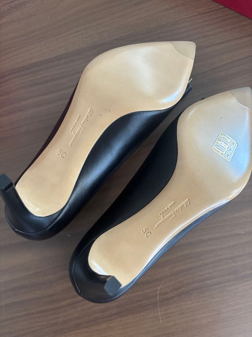 【tomo】Salvatore Ferragamo パンプス ヴァラリボン