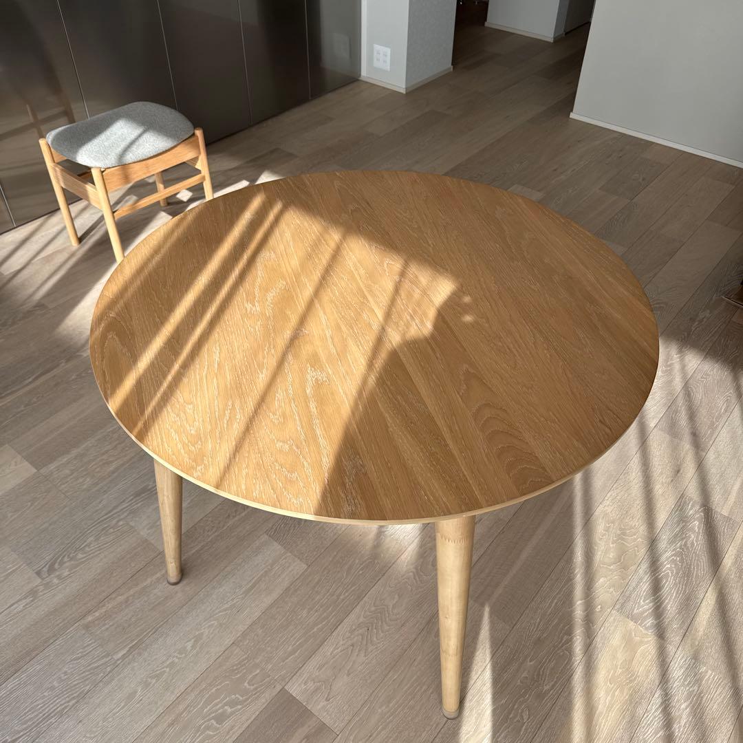 円形ナチュラルウッドダイニングテーブル