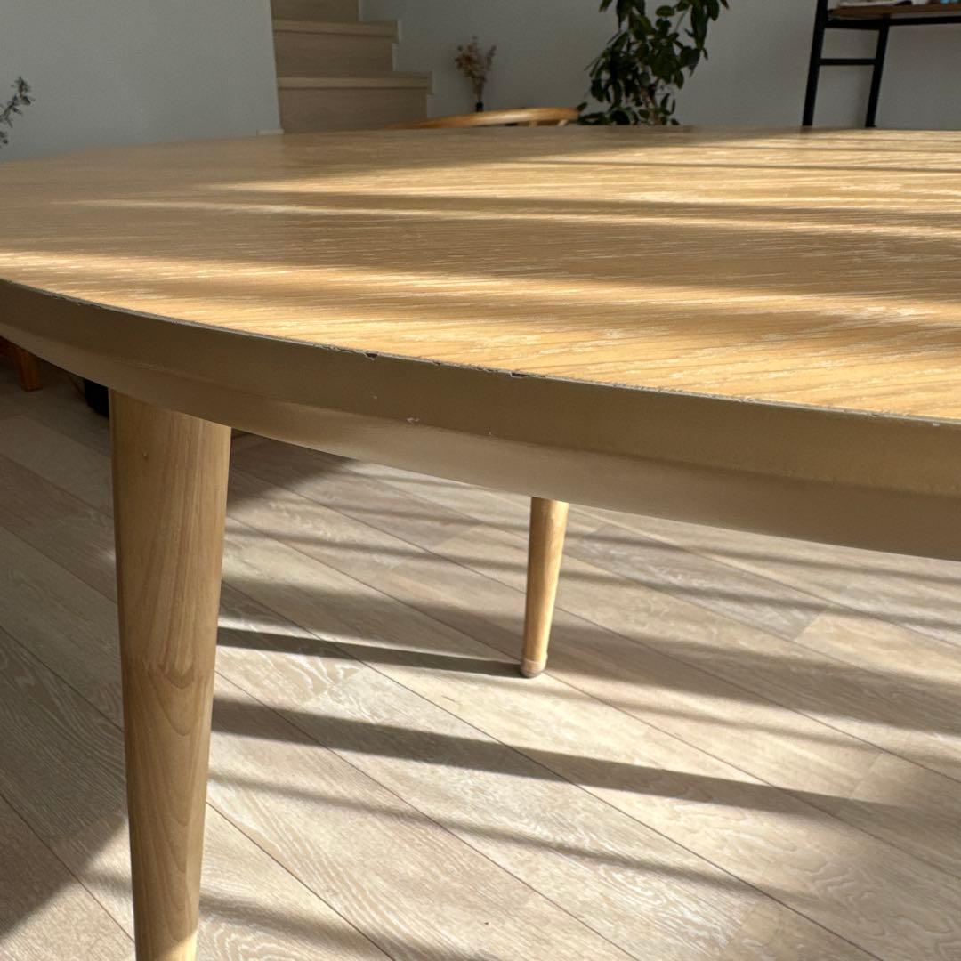 円形ナチュラルウッドダイニングテーブル