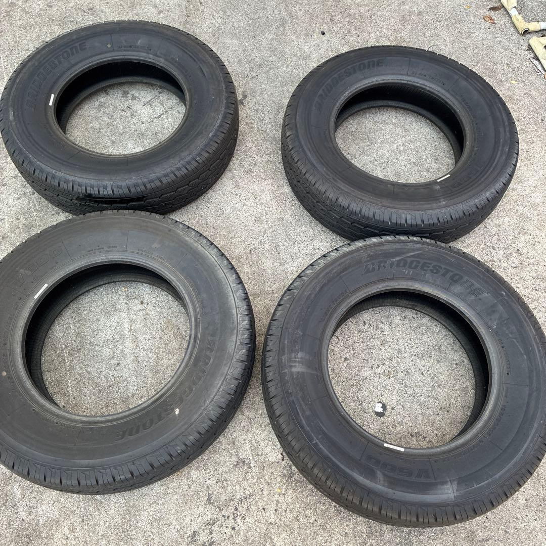 ブリヂストン V600 15インチ サマータイヤ　バリ溝