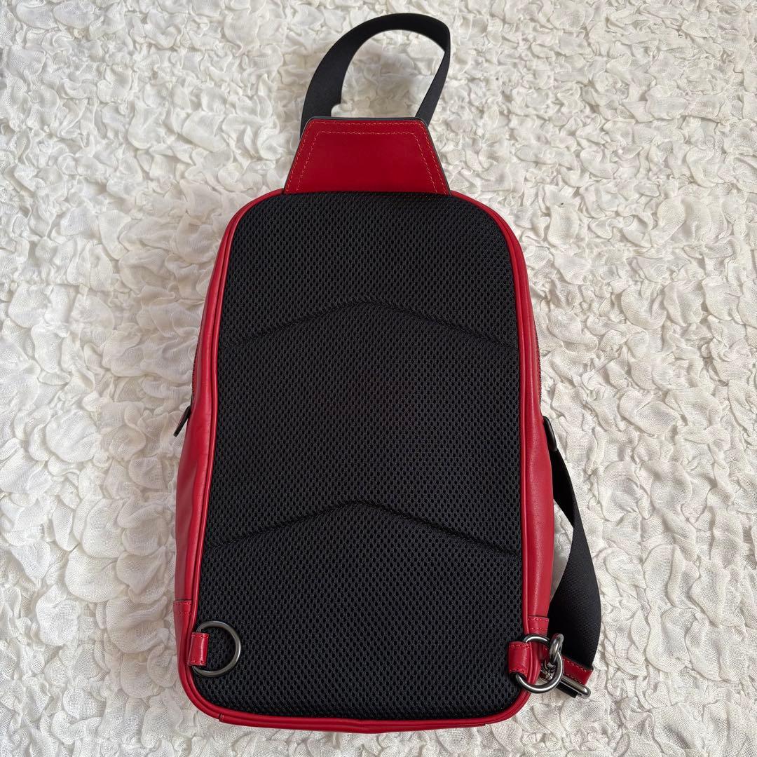極美品　COACH グラハム　ボディバッグ　レッド