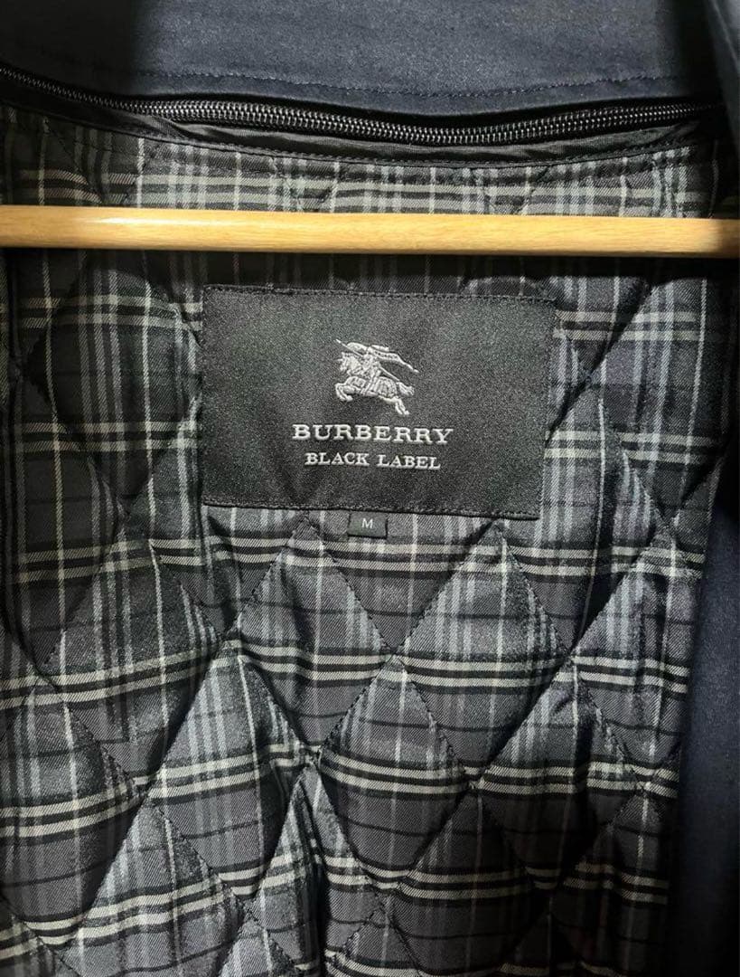 Burberry Black LabelのMサイズトレンチコート