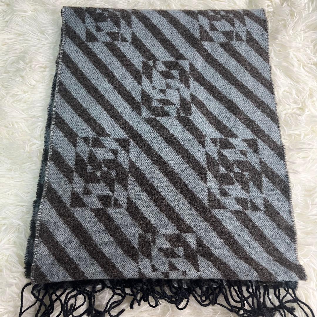 【美品】FENDI ブルーとブラックのストライプマフラー