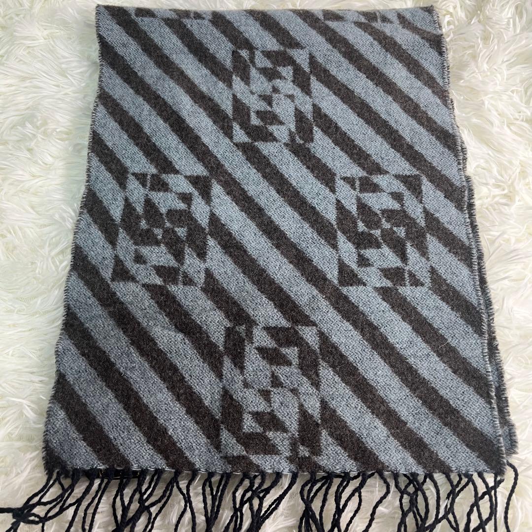【美品】FENDI ブルーとブラックのストライプマフラー