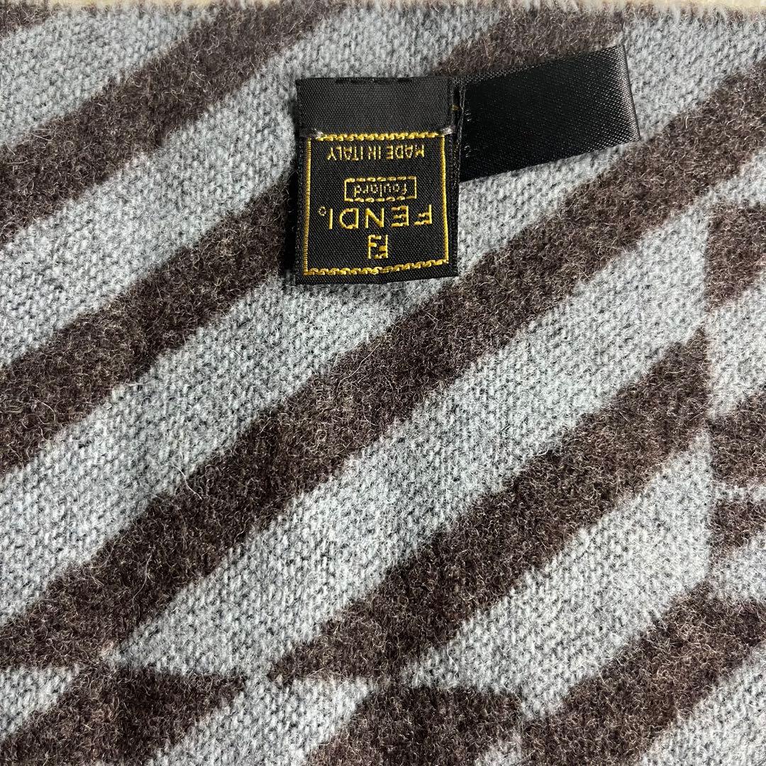 【美品】FENDI ブルーとブラックのストライプマフラー