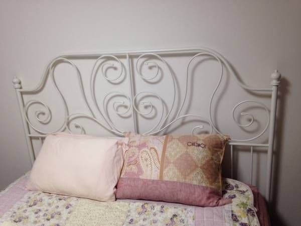 (大幅値下げ)IKEA Queen Size マットレスとフレームセット