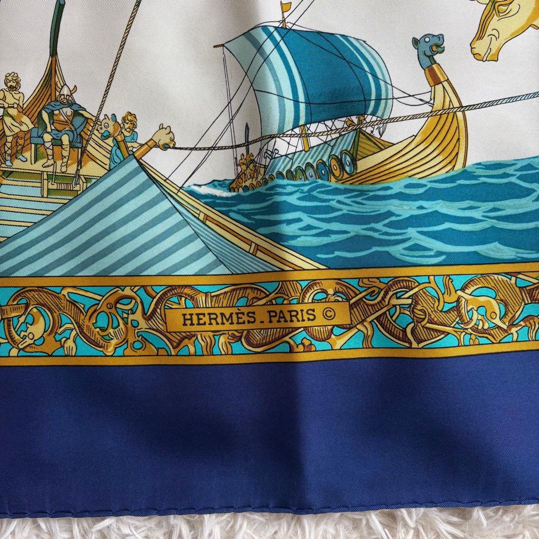 美品⭐︎HERMES エルメス⭐︎シルク スカーフ カレ90ネイビー×ホワイト