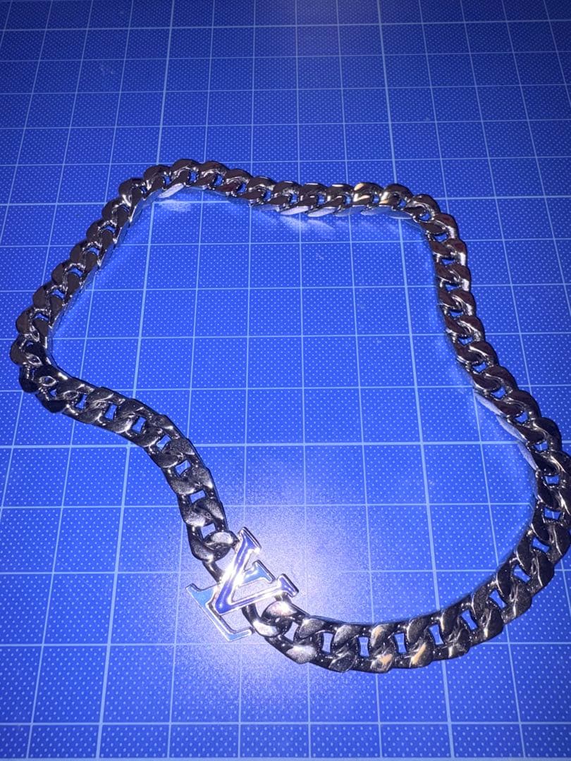 LVロゴ チェーンネックレス