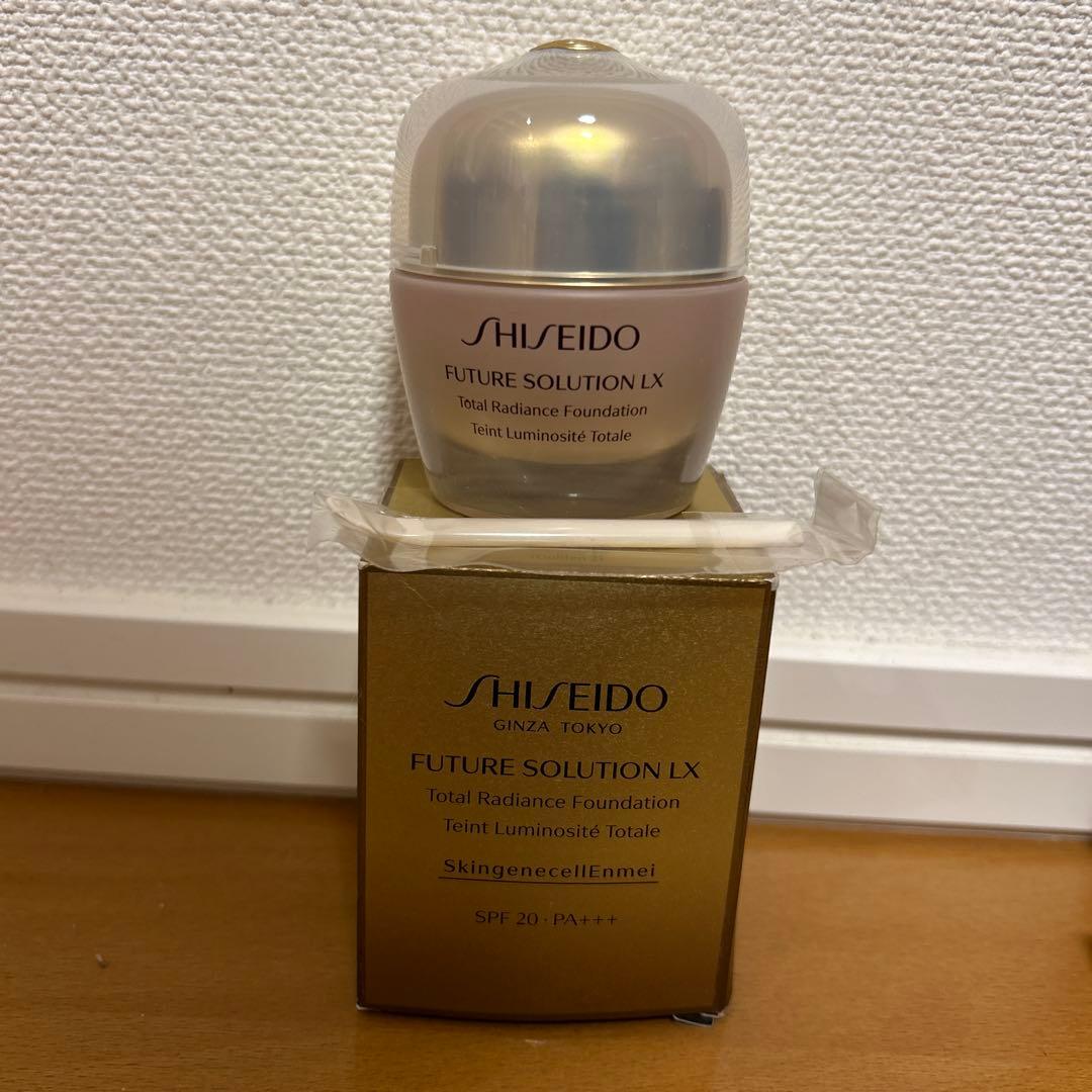 資生堂　フューチャーソリューションLXトータルラディアンスファンデーション