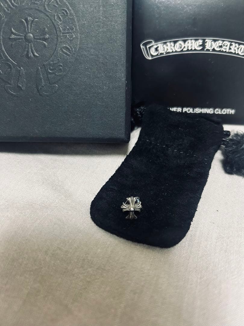 早い者勝ち！クロムハーツシルバークロスピアス