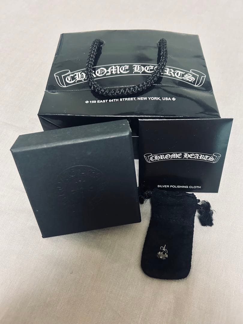 早い者勝ち！クロムハーツシルバークロスピアス