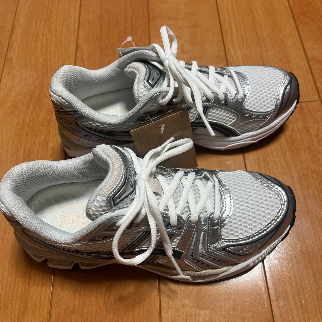 靴 asics gel Kayano 14 white/ graphite grey