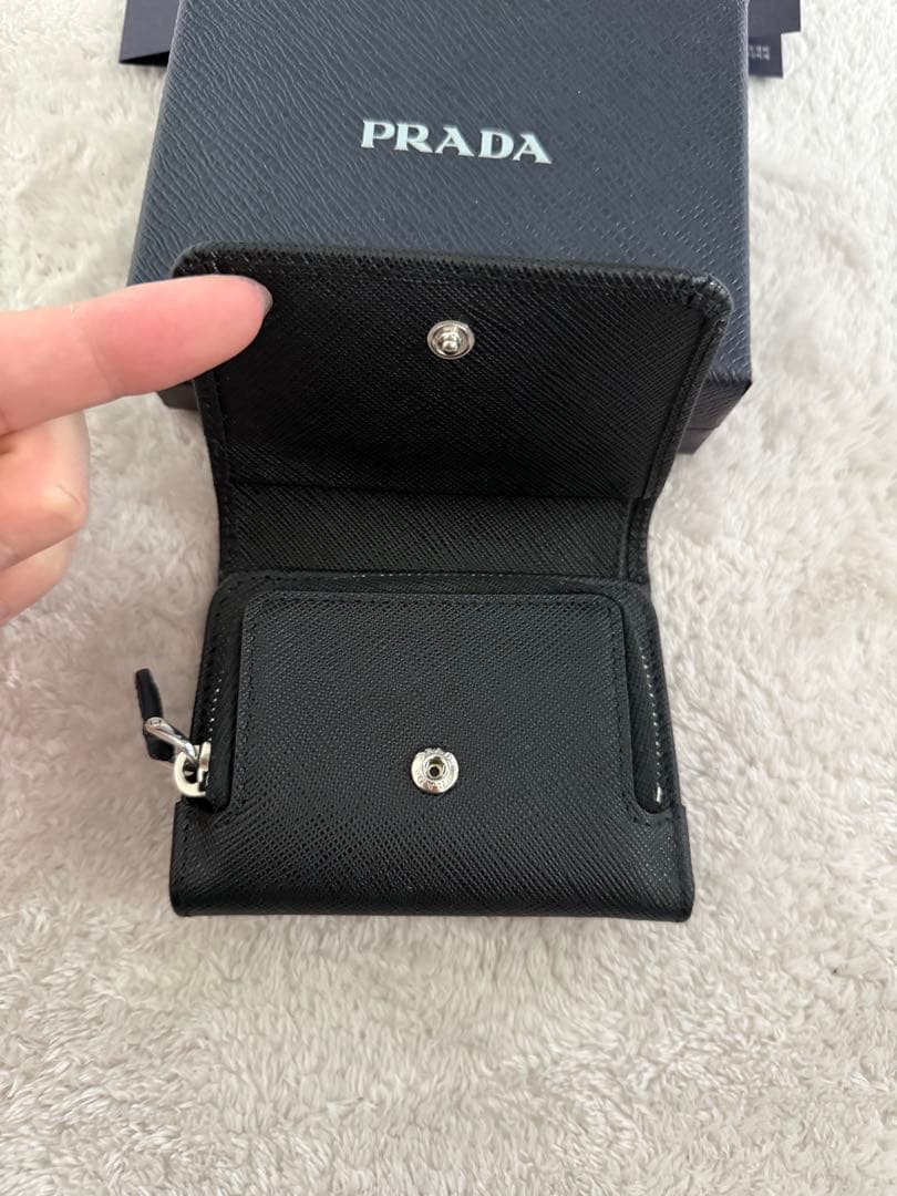 M*e様 【新品】PRADAプラダ 三つ折り財布 サフィアーノ 三角ロゴ 黒