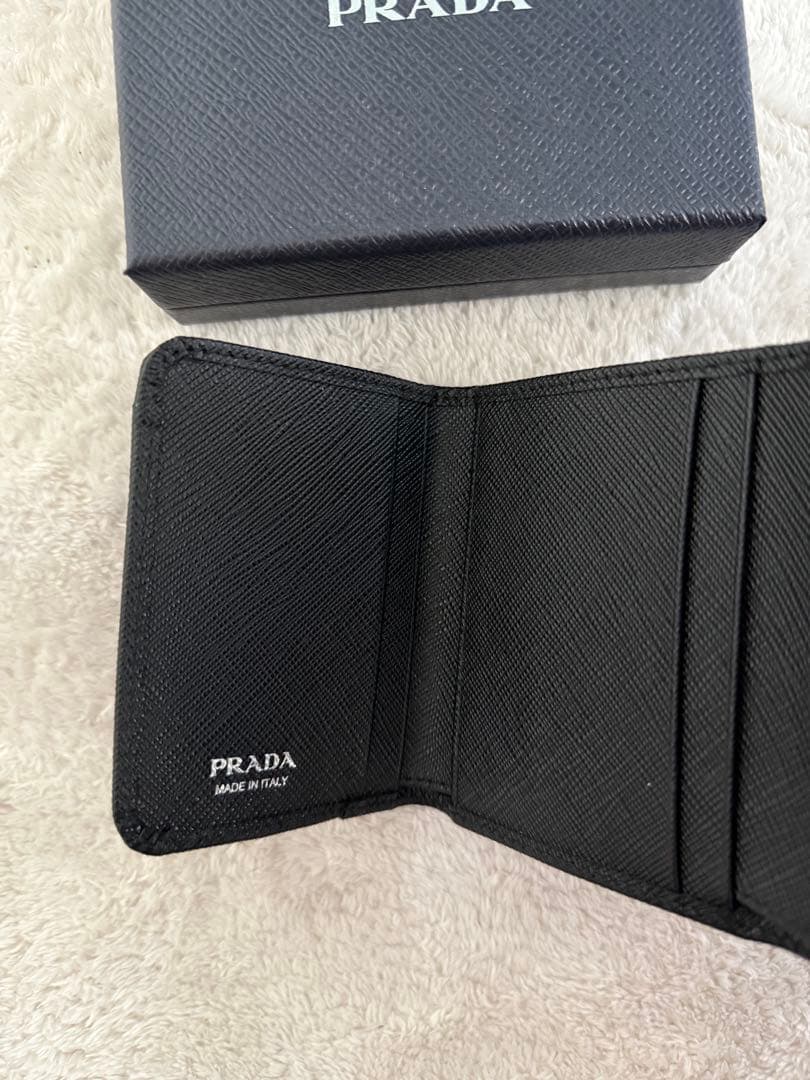 M*e様 【新品】PRADAプラダ 三つ折り財布 サフィアーノ 三角ロゴ 黒