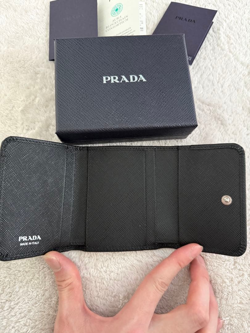 M*e様 【新品】PRADAプラダ 三つ折り財布 サフィアーノ 三角ロゴ 黒