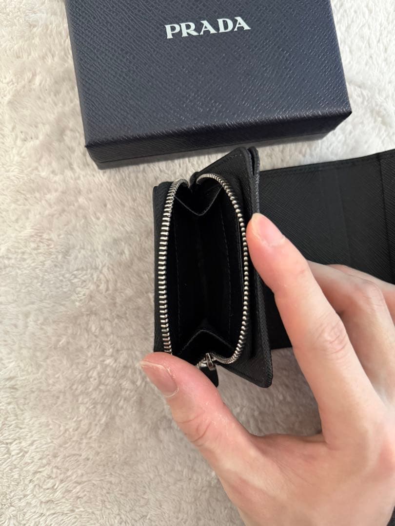M*e様 【新品】PRADAプラダ 三つ折り財布 サフィアーノ 三角ロゴ 黒