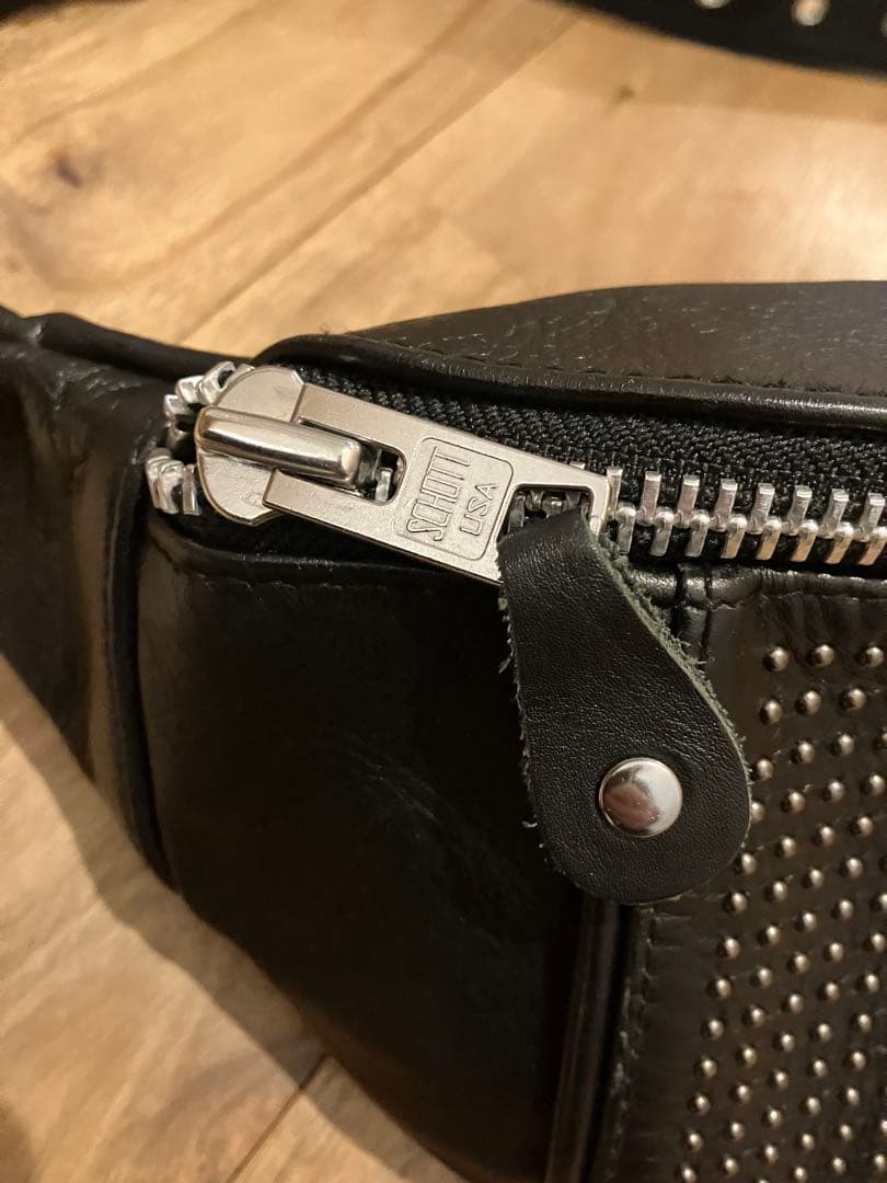 【和】ショットschott ボディバッグ　スタッズ