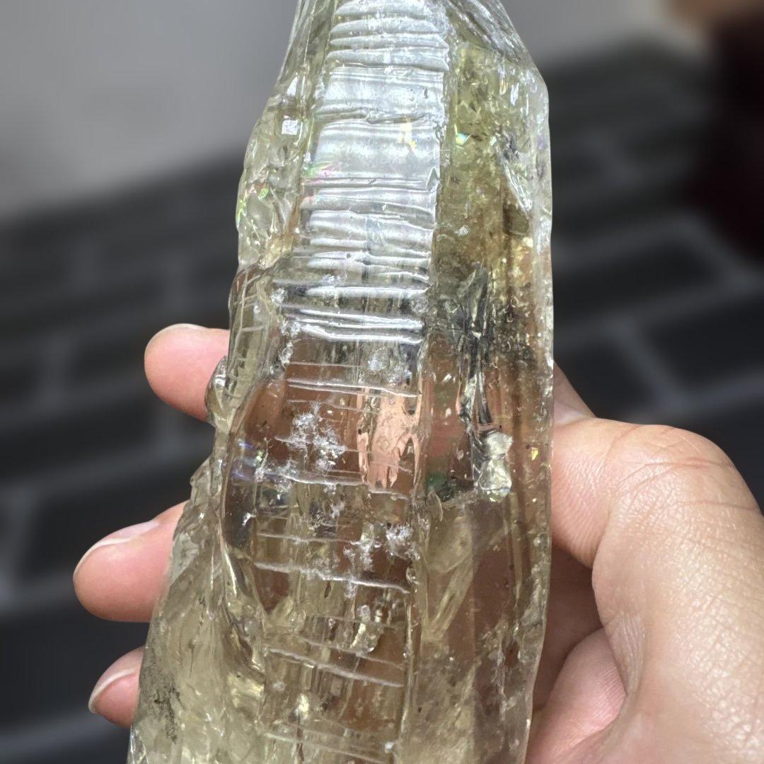 【コレクション】龍彫刻 シトリン原石 747g 高透明 虹入り 台座付