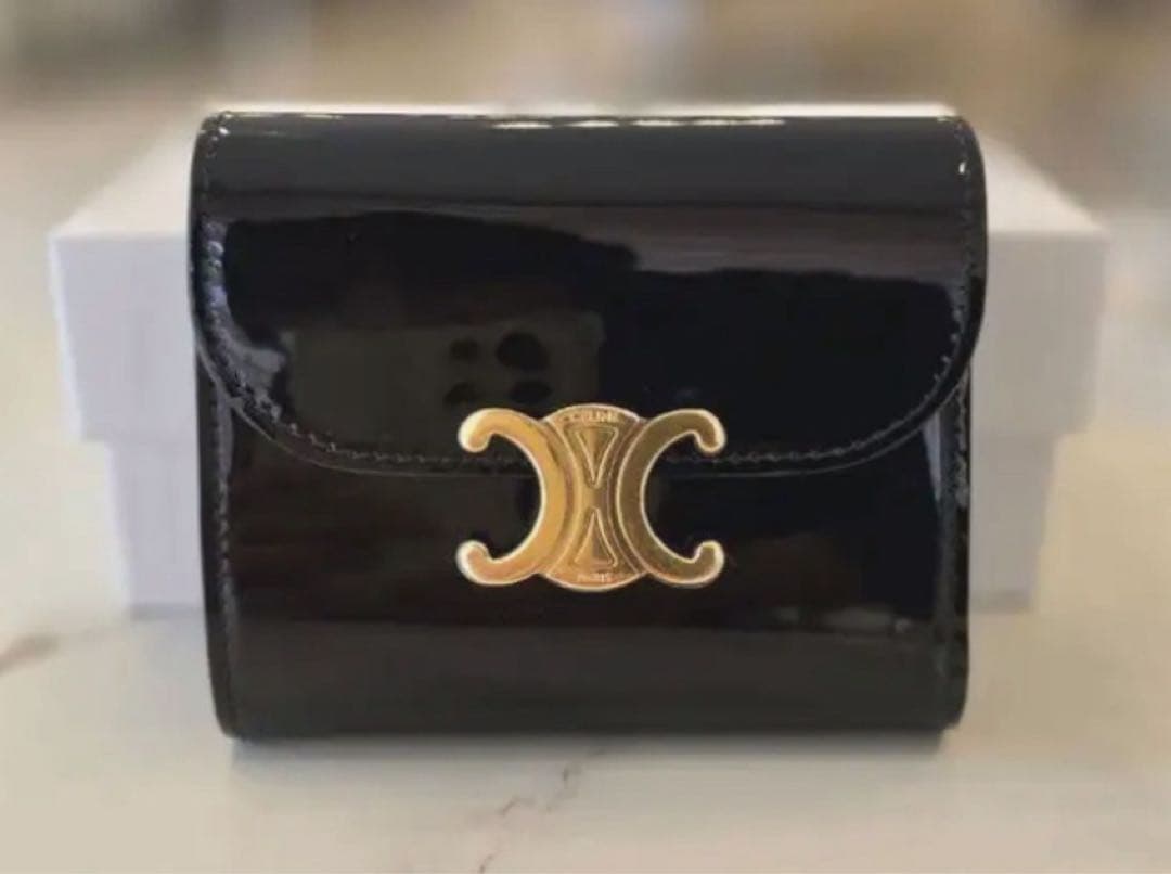 Celine スモールフラップウォレット トリオンフ パテント