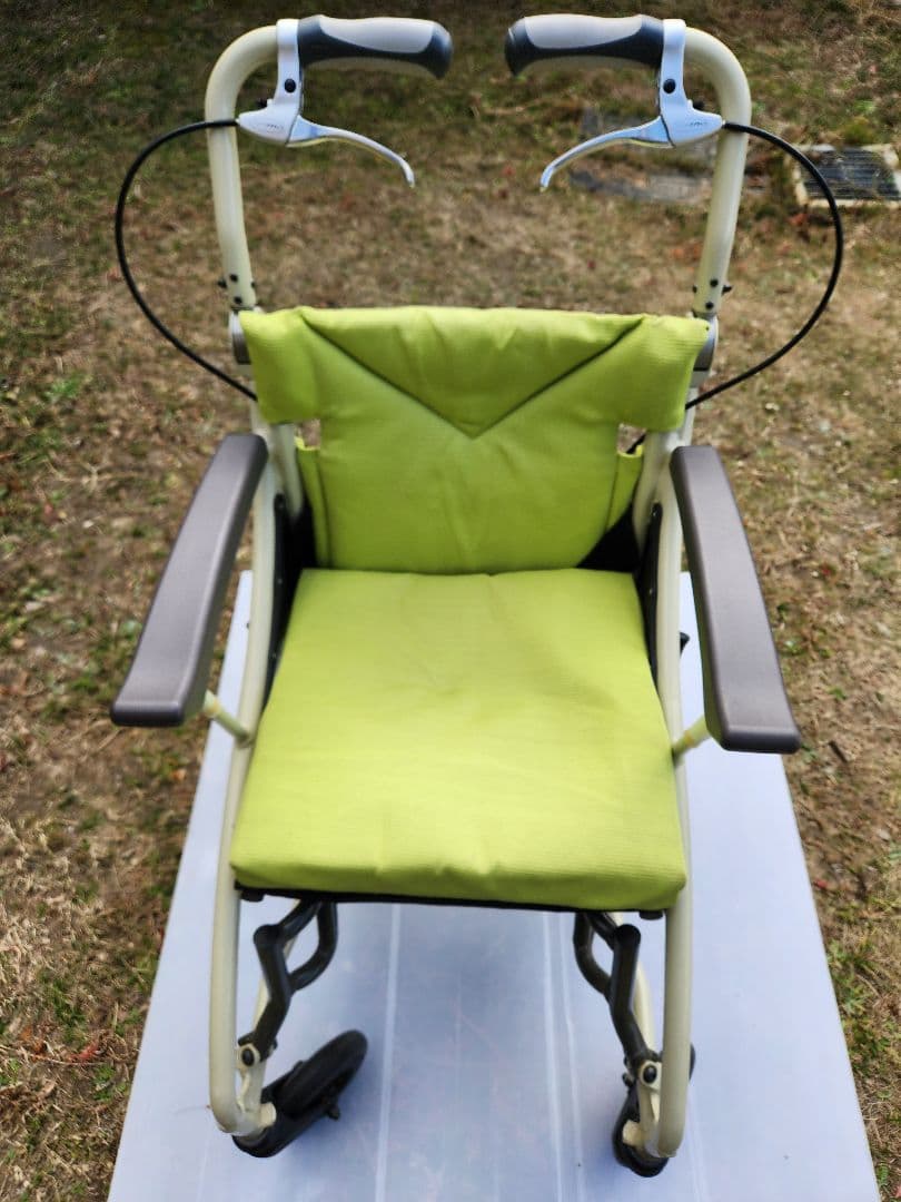 介助用車椅子 コンパクト