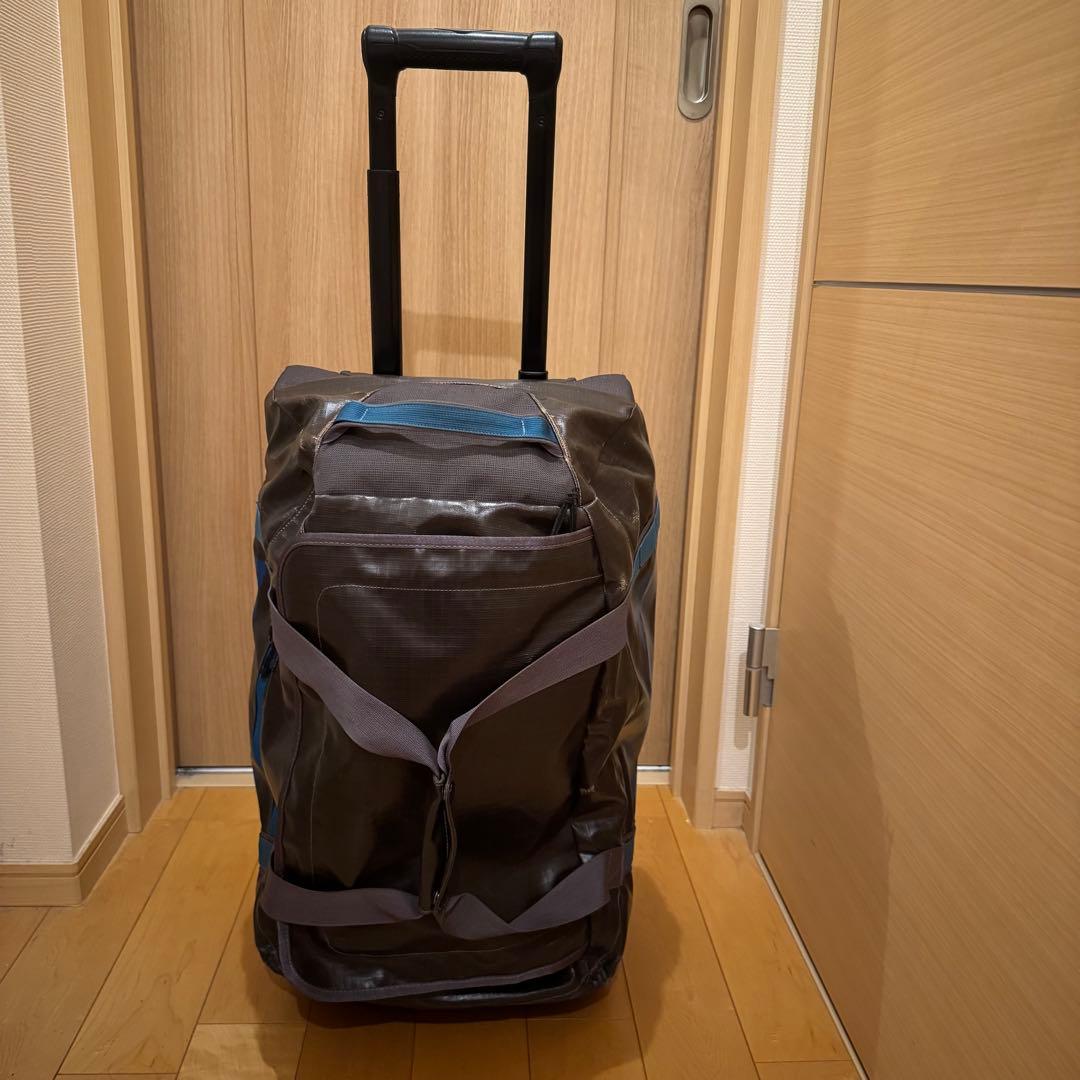 人気パタゴニア　ブラックホール ウィールド ダッフル 40Lグレー