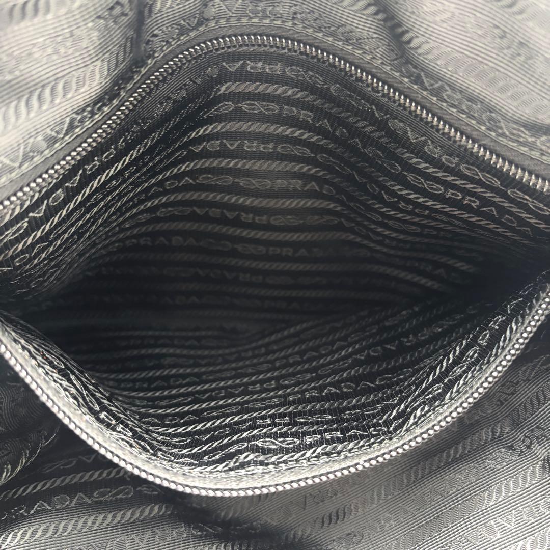 美品 プラダ トートバッグ 三角ロゴ A4 肩掛け可 ファスナー開閉 白タグ 黒