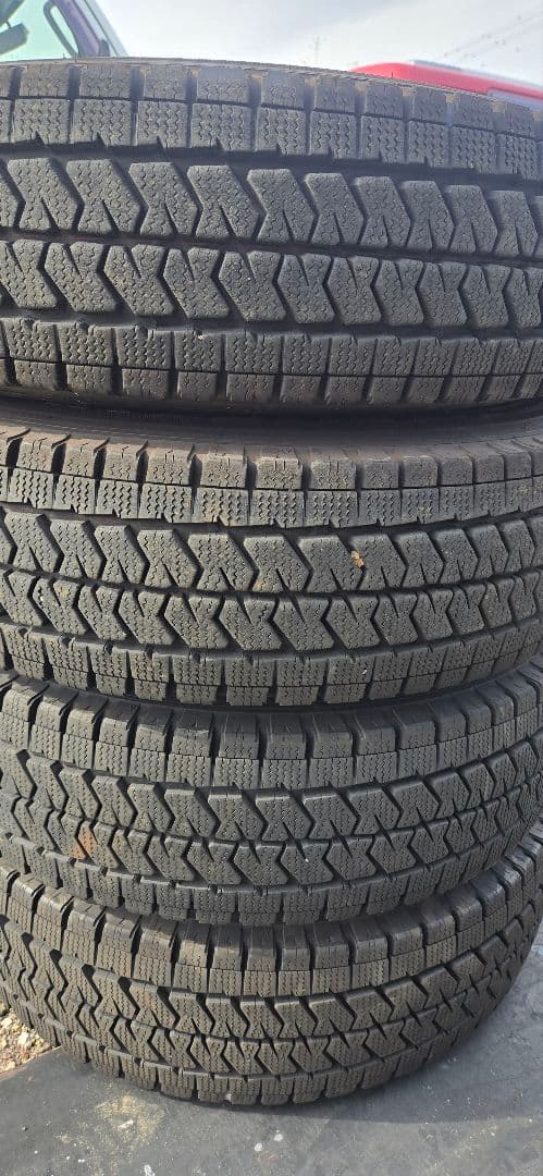 アキラ BLIZZAK スタッドレスタイヤ 195/80R15インチ