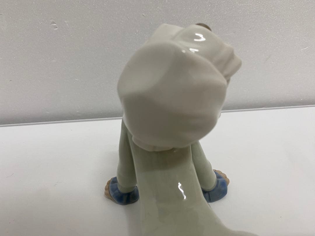 リヤドロ磁器「床に座る赤ちゃん」ハイハイ