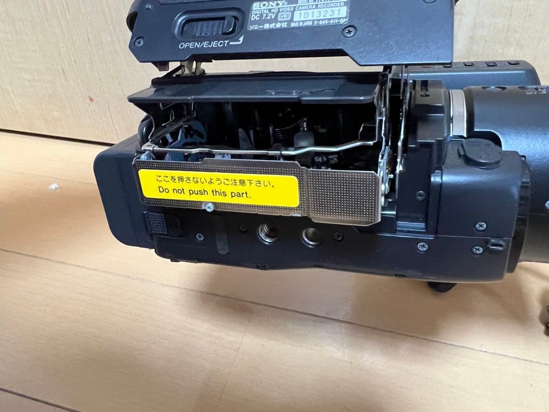 稲*一様 SONY HVR-A1J 付属付 バッテリー 充電器等