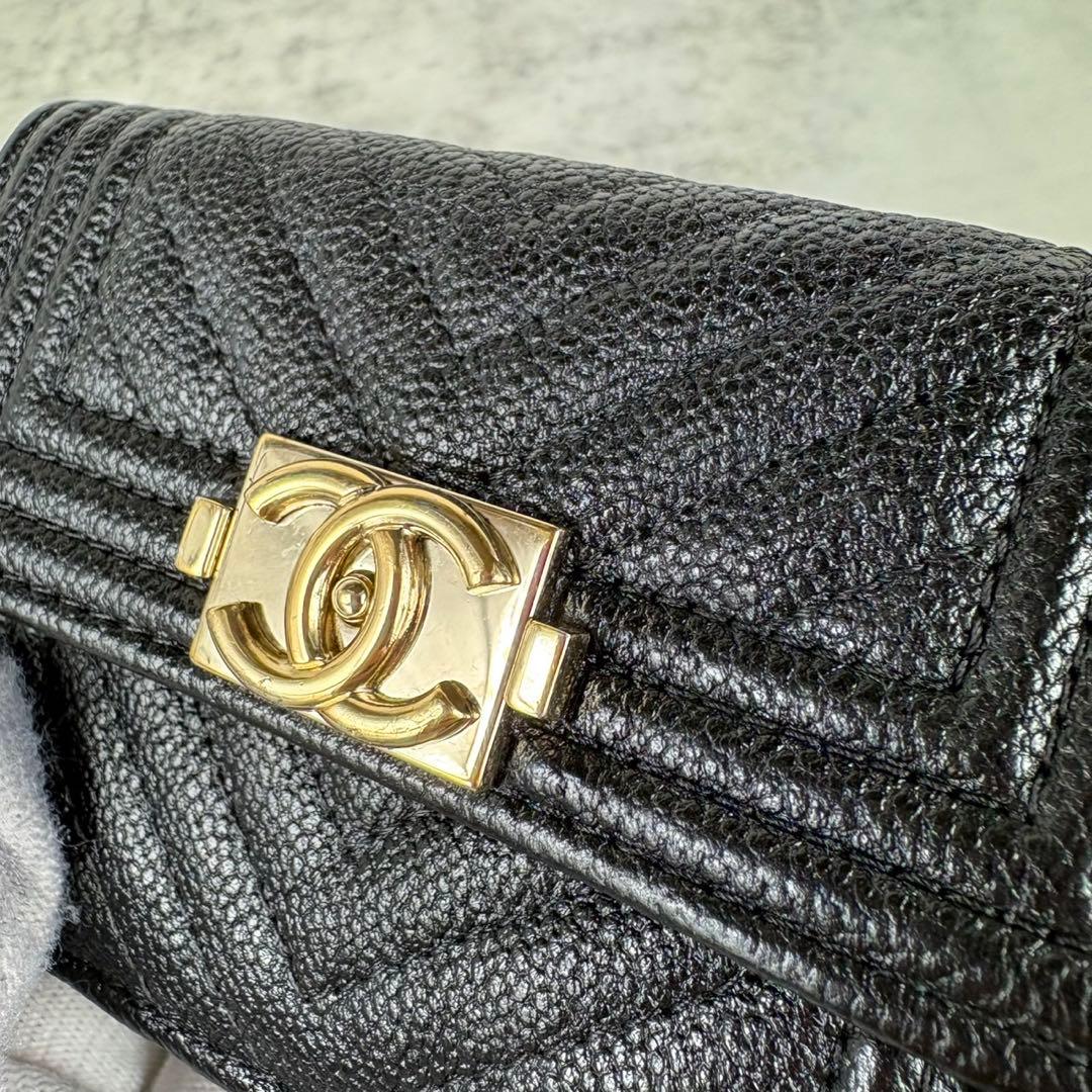 CHANEL ボーイシャネル　キャビアスキン　三つ折り財布