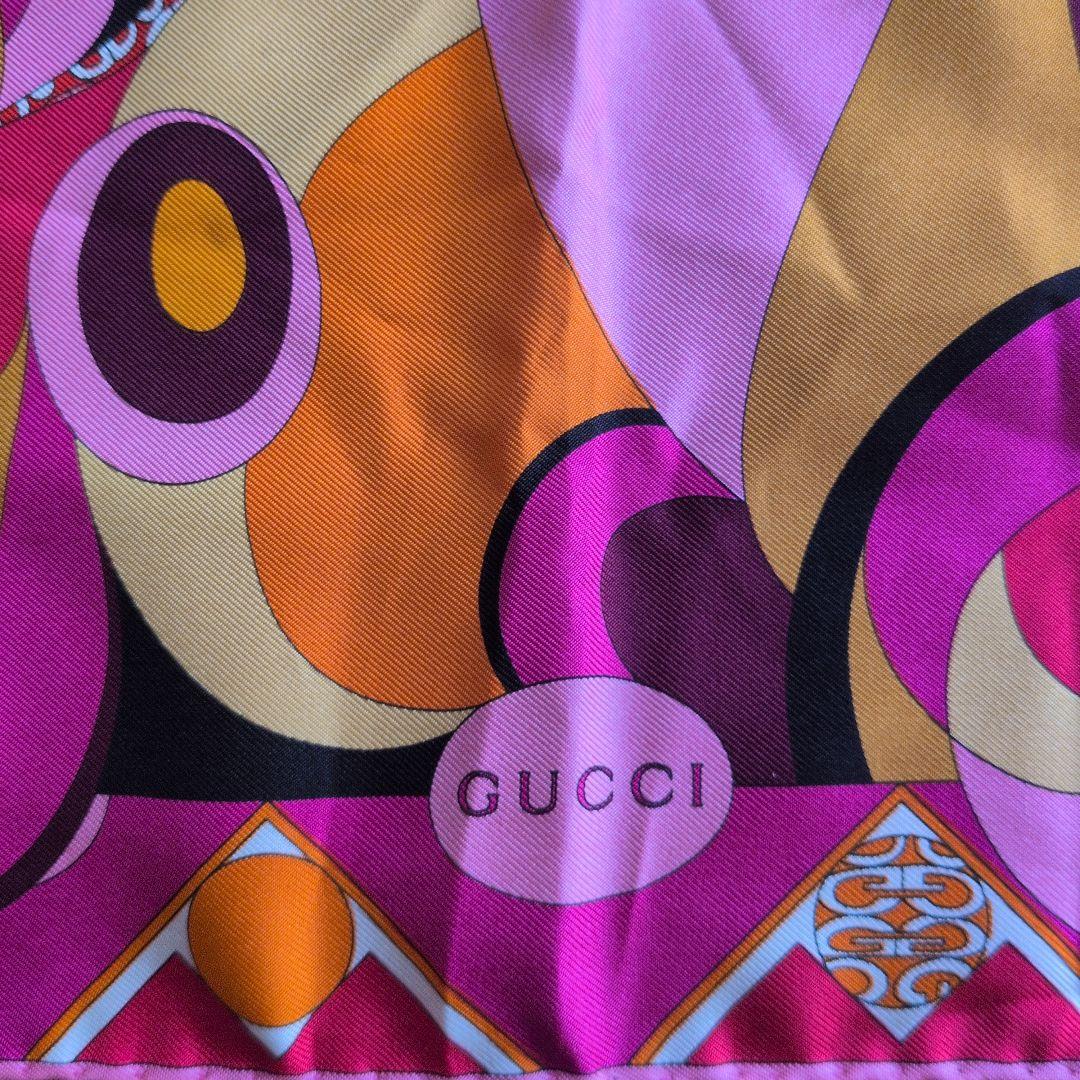 GUCCI シルクスカーフ 抽象模様 ピンク