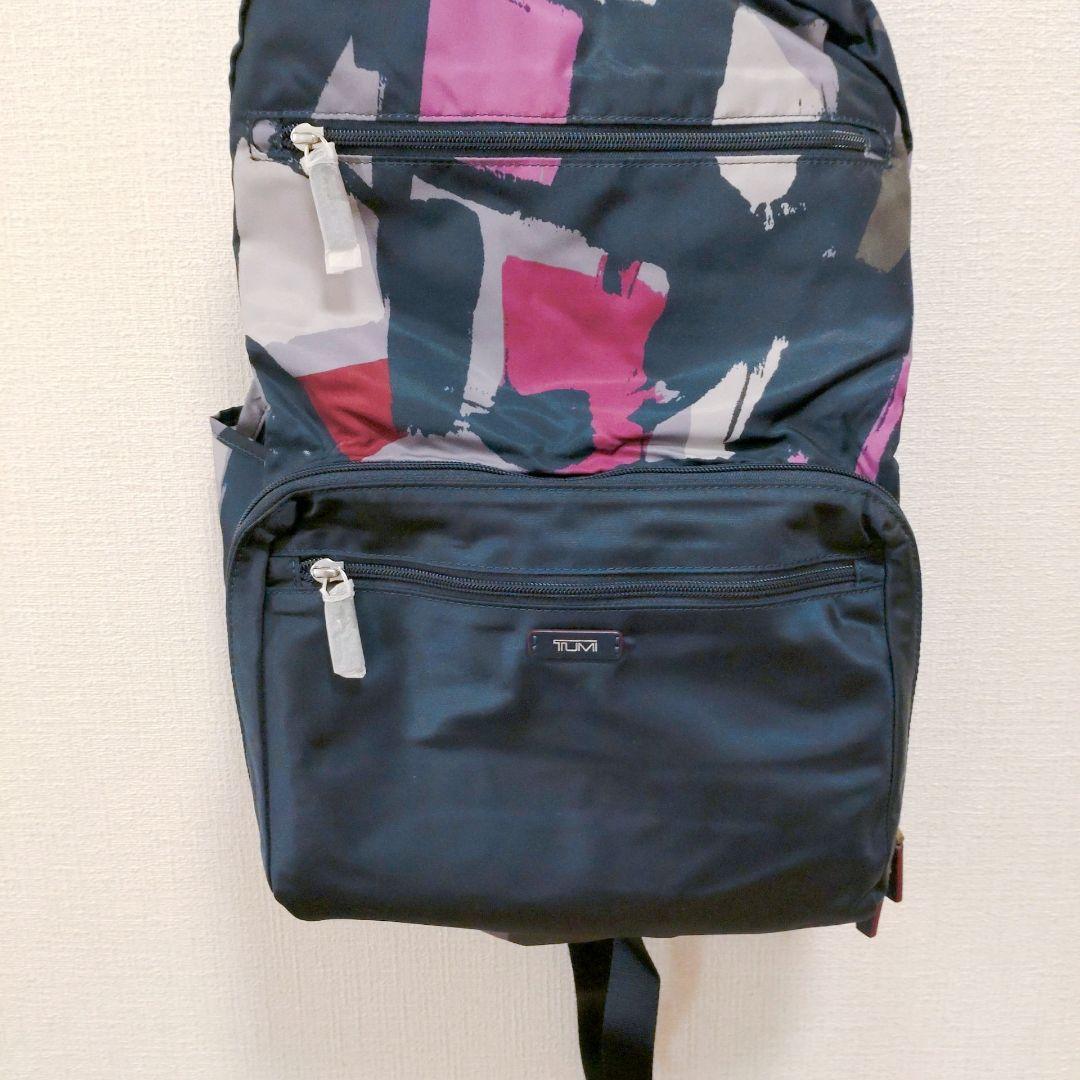 ゴ*君様 TUMI コンパクトリュック マルチカラー　ネイビー　収納　持ち運び