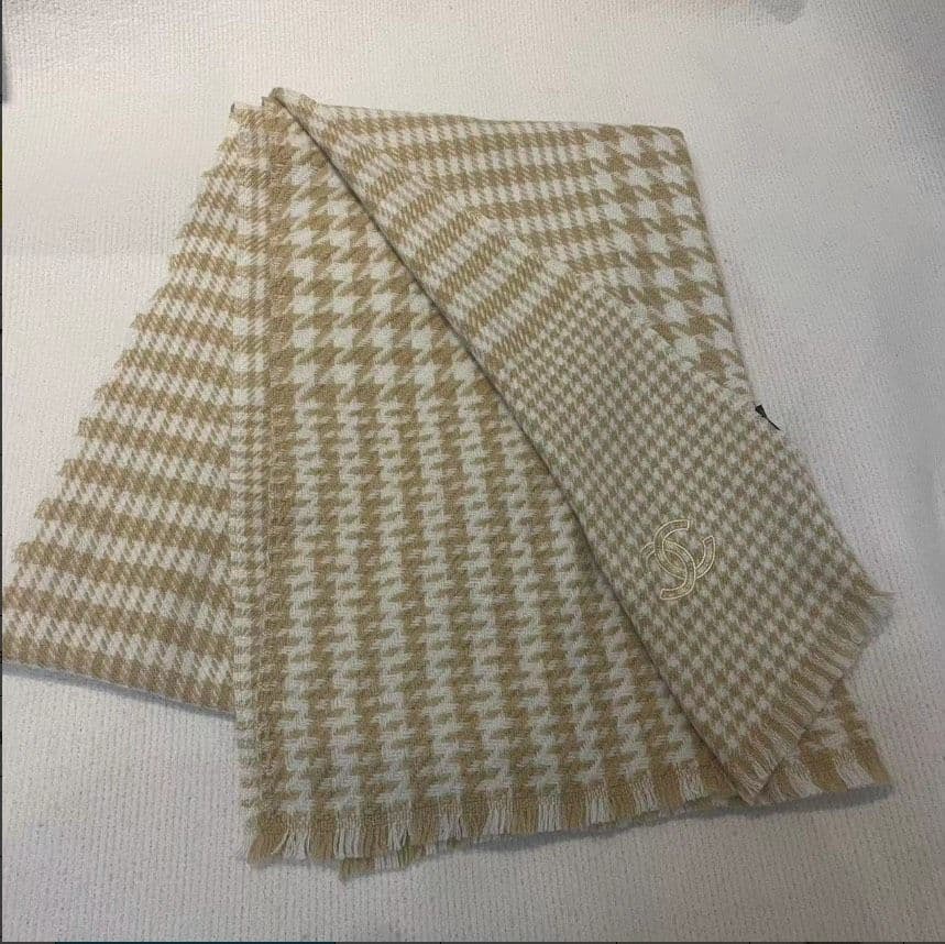 チェック柄ストール ベージュとホワイト