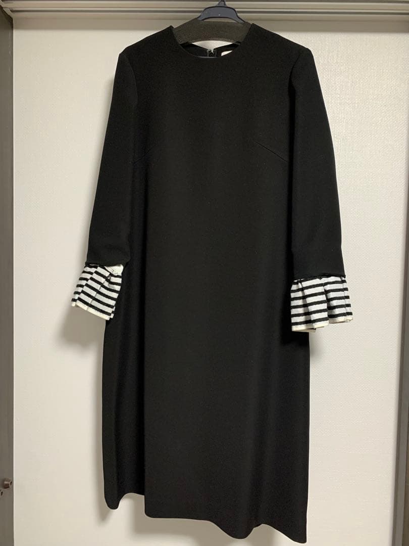 ボーダーズアットバルコニー　フリル袖　Aラインワンピース