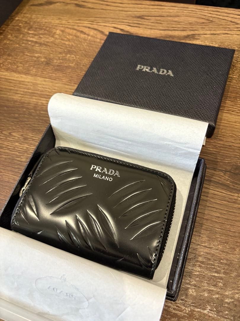 【新品】【今だけ最安値✨】PRADA ラウンドファスナー ケース