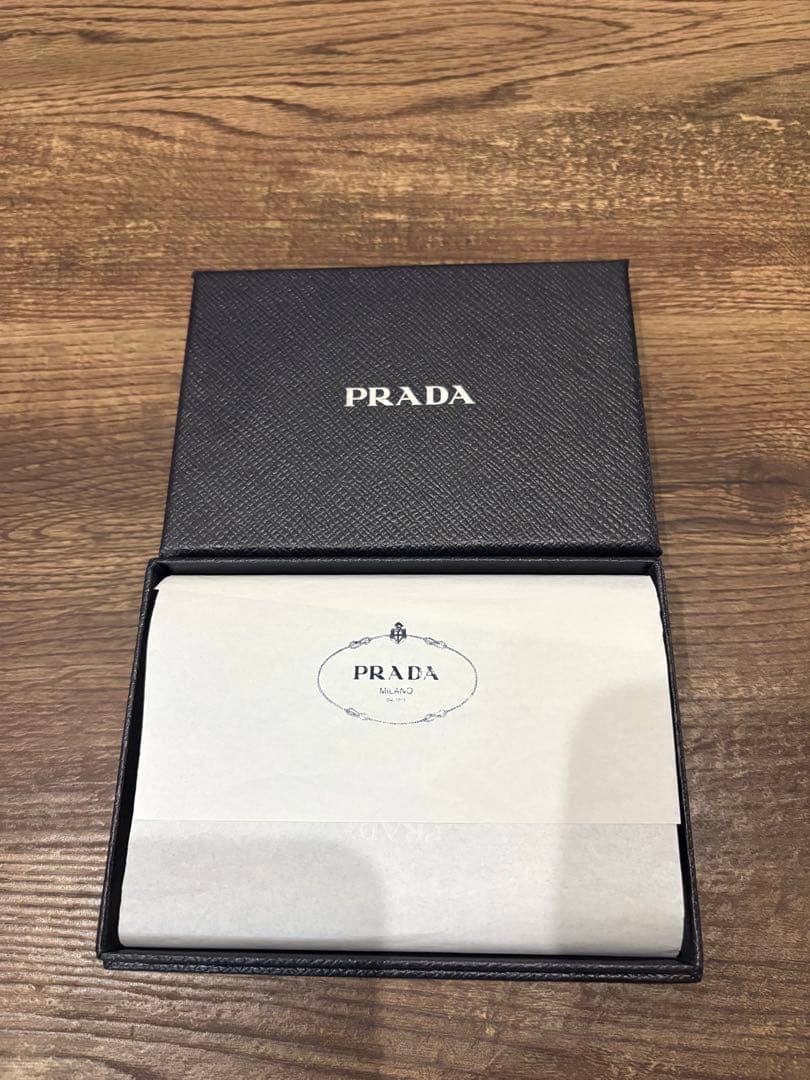 【新品】【今だけ最安値✨】PRADA ラウンドファスナー ケース