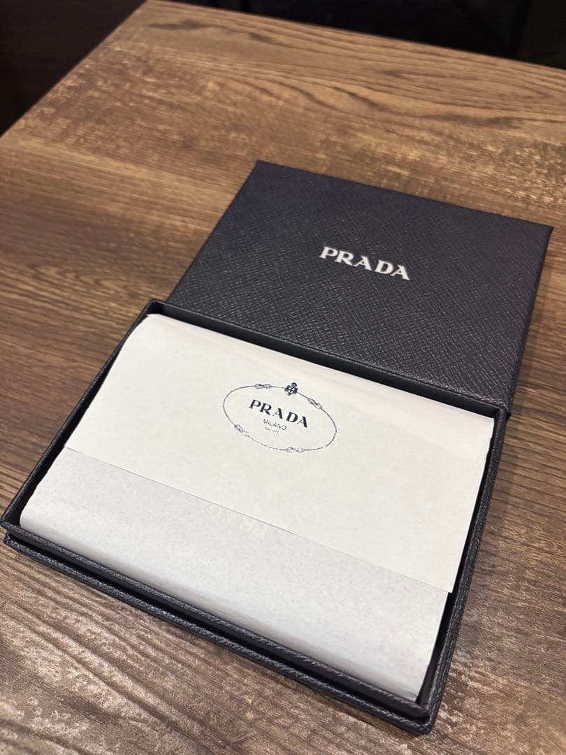【新品】【今だけ最安値✨】PRADA ラウンドファスナー ケース