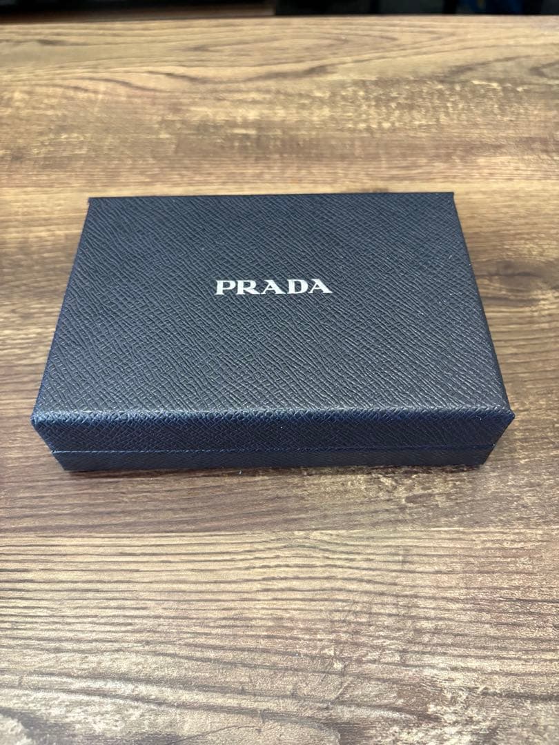 【新品】【今だけ最安値✨】PRADA ラウンドファスナー ケース