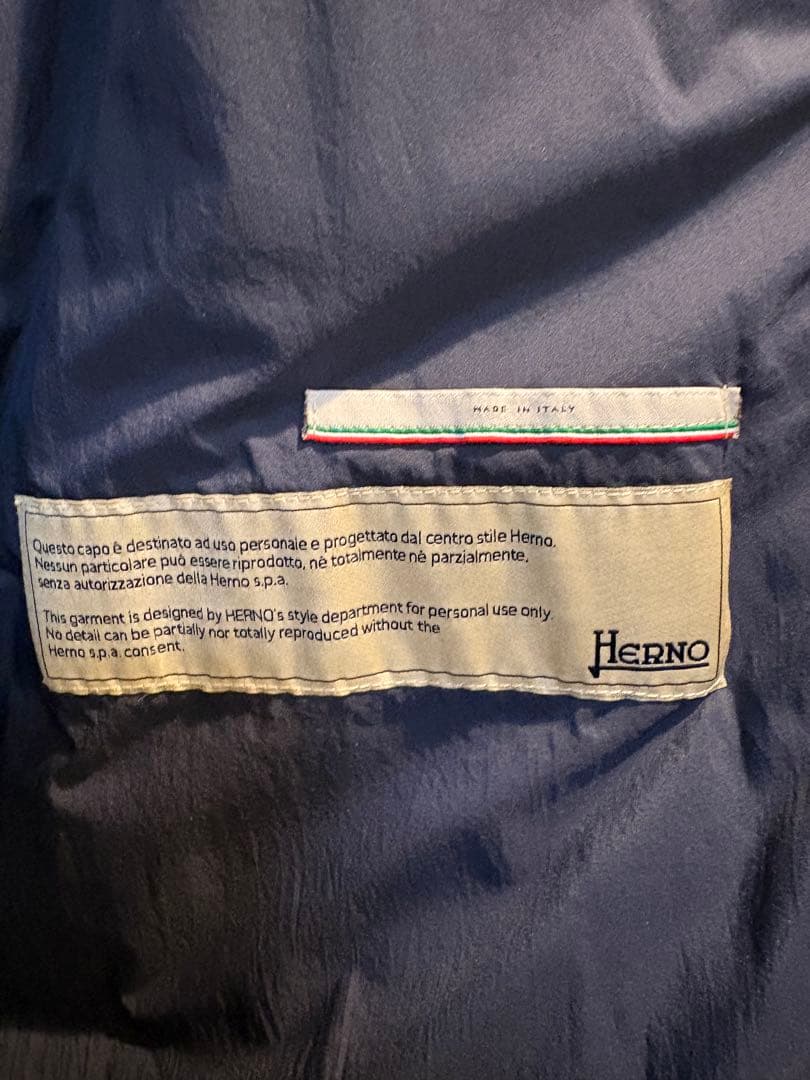 Herno ネイビー ダウン　40 ロゴプレート付　ヘルノ　ダウンコート