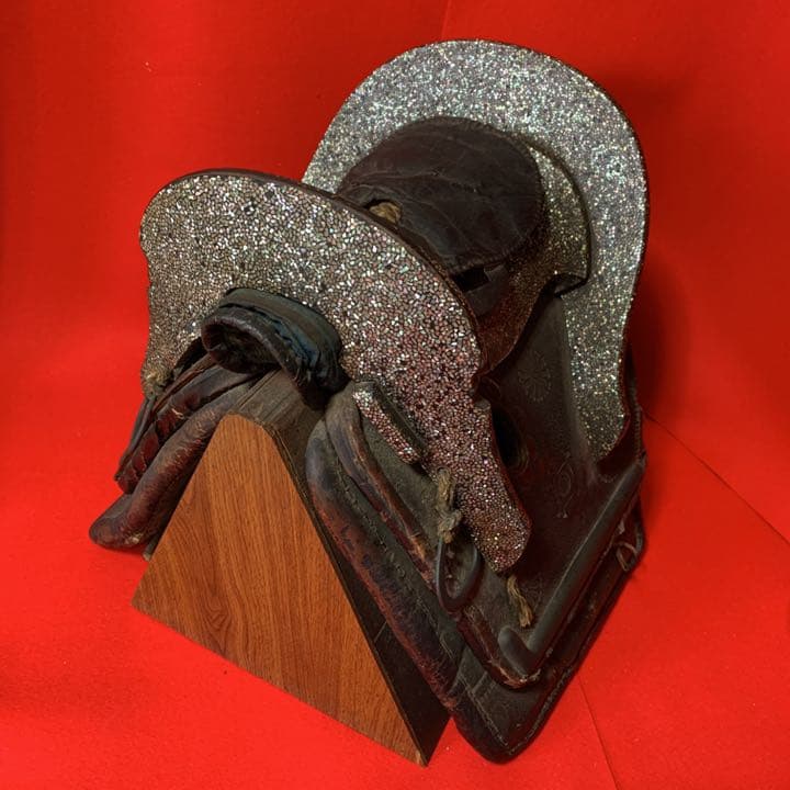 馬具　鎧　馬術　床の間　馬好き　骨董品　博物館　美術館　螺鈿細工　貝細工馬の鞍