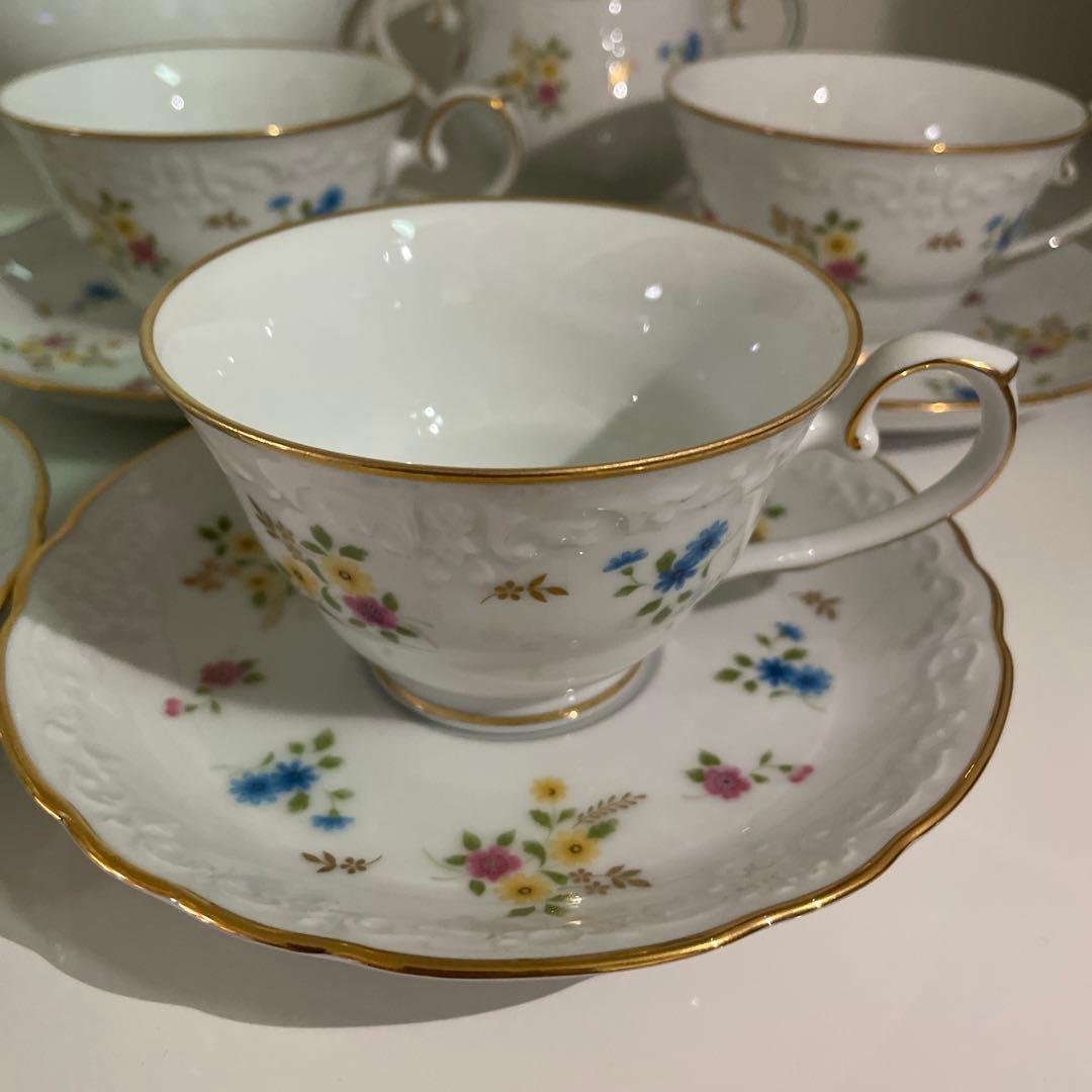 ノリタケ　NORITAKE 散らし花シリーズ　ティーセット　カップ　ソーサー