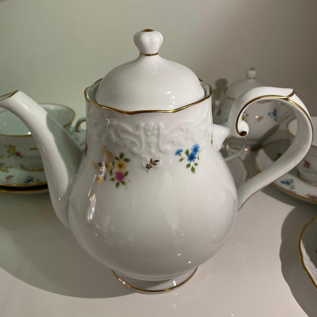 ノリタケ　NORITAKE 散らし花シリーズ　ティーセット　カップ　ソーサー