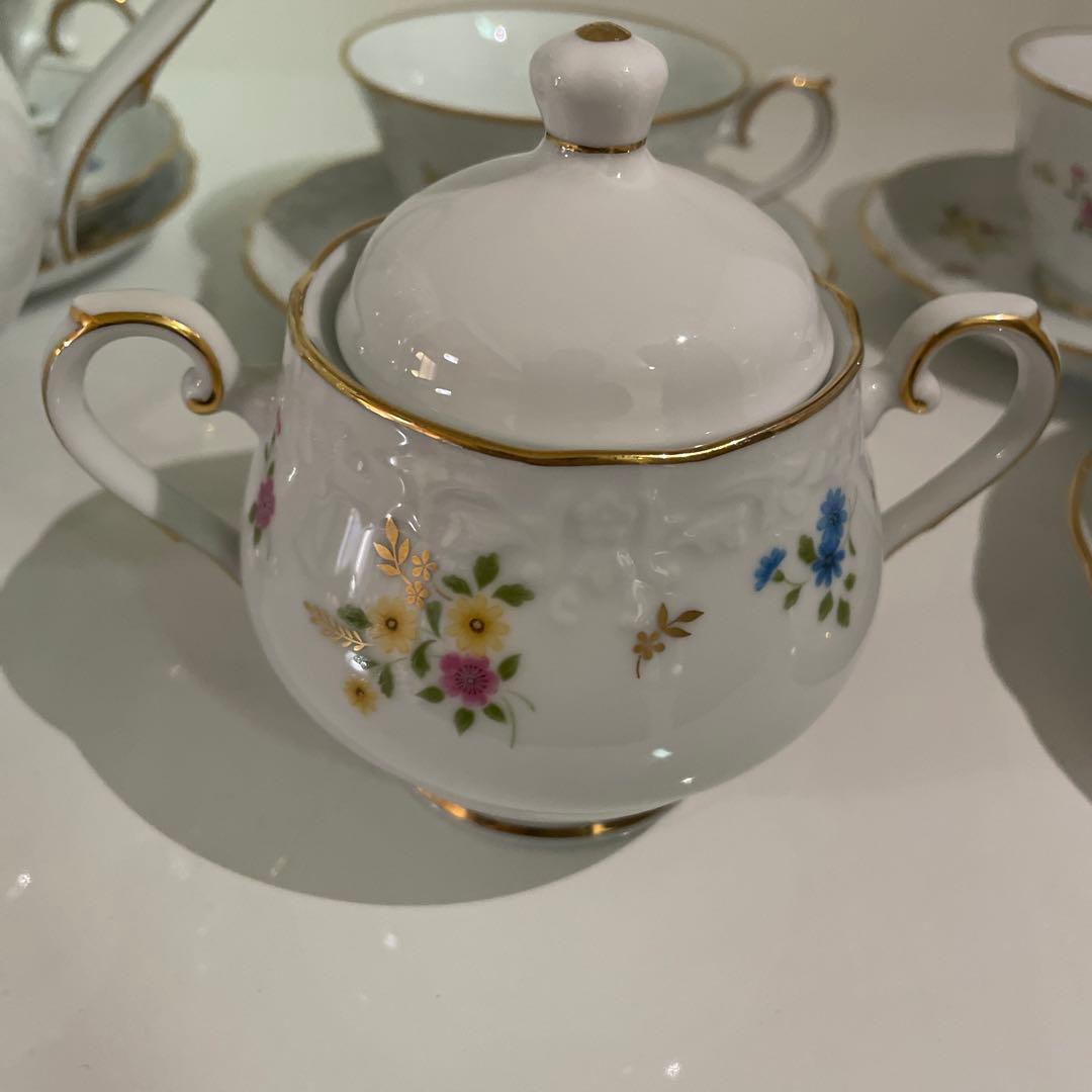 ノリタケ　NORITAKE 散らし花シリーズ　ティーセット　カップ　ソーサー