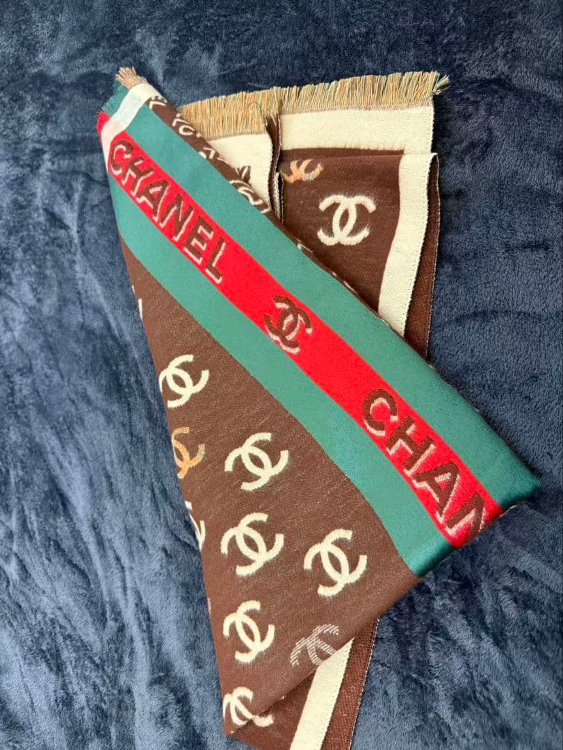 CHANEL ロゴ入り大判ストールマフラー