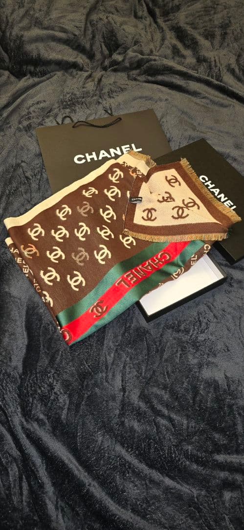 CHANEL ロゴ入り大判ストールマフラー