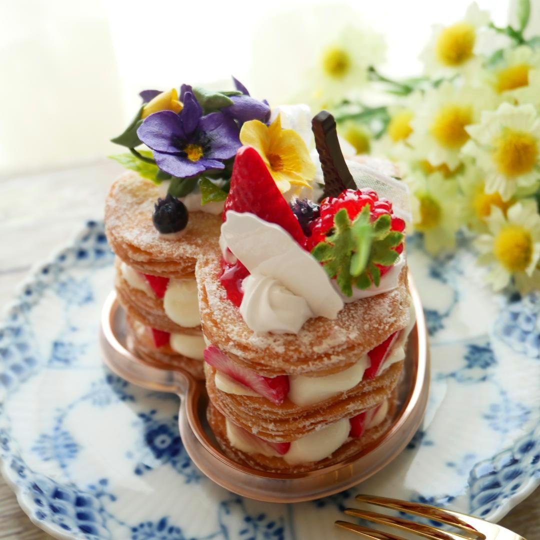 【＊さおり＊様】フェイクスイーツ◆菫ブーケ飾♬ハート型♡パリパリ苺のミルフィーユ