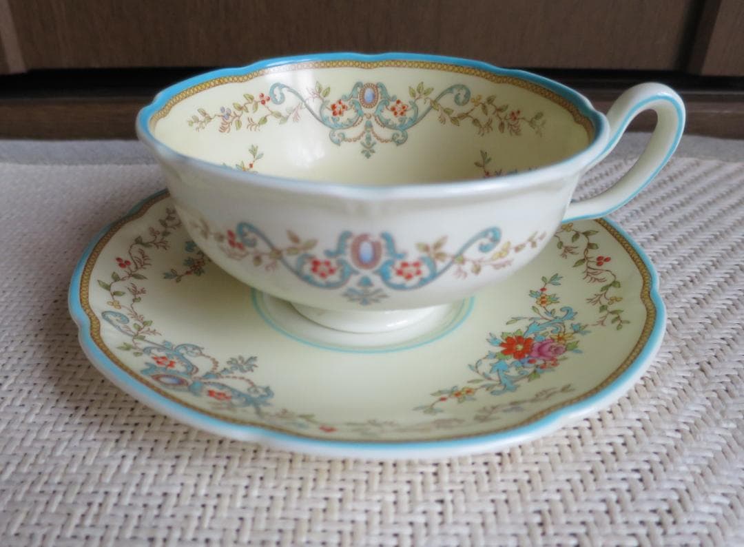 英国ロイヤルドルトン　ティーカップ・ソーサーセット　手描き1930年代