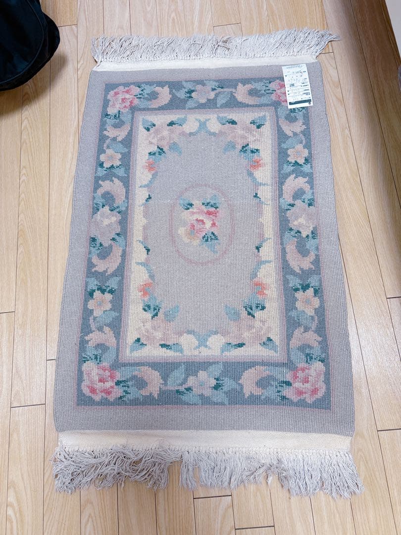 段通　ベージュ　モスグリーン花柄刺繍ラグ 約11pcm x 60cm