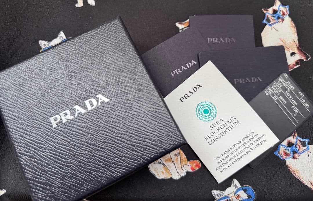 PRADA プラダ　ブラックレザー バングル　ブレスレット
